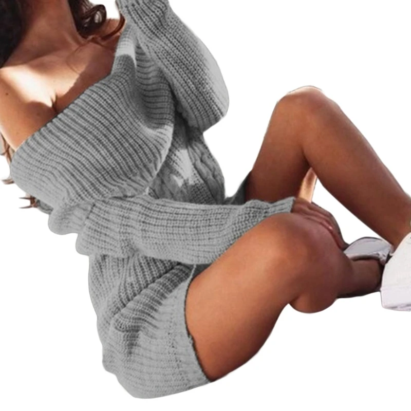 Женское трикотажное мини платье свитер с открытыми плечами и длинным