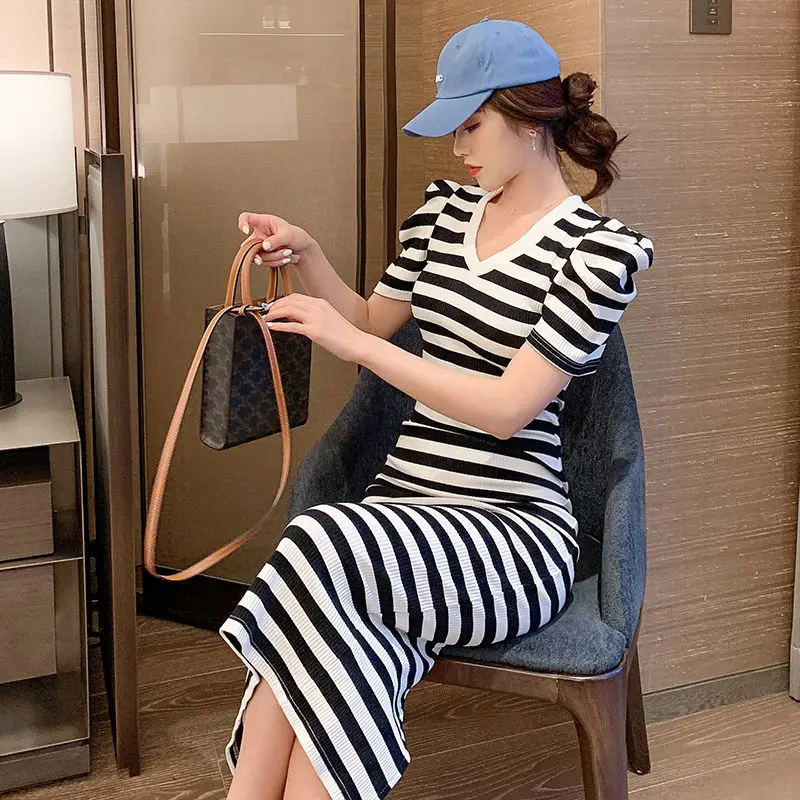 

Salt stripe color matching bubble short sleeve V-neck slim dress