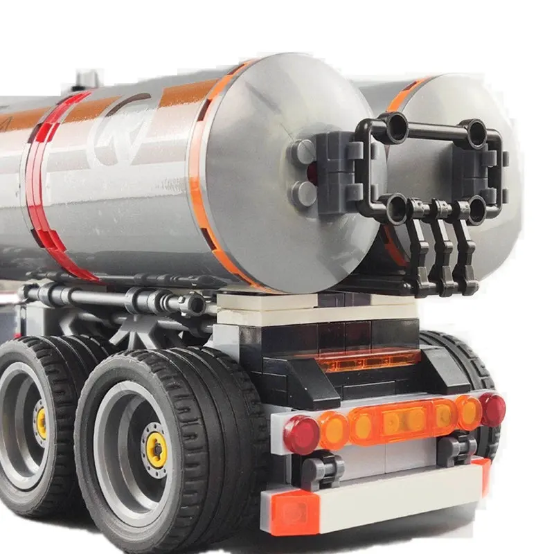 Городской инженерный грузовик автомобиль строительный блок масляный Танк