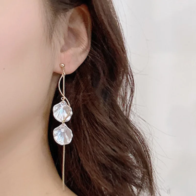 

Korean Summer Women's Resin Shell Long Clip Earrings Simple Petal Shell Rhinestone Line Tassel Ear Clip Earrings