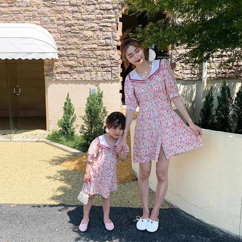 

Family Matching Outfits 2021 Summer Puff Sleeve Lapel Floral Turn-down Collar Cotton Dress Mother Daughter Matching Clothes