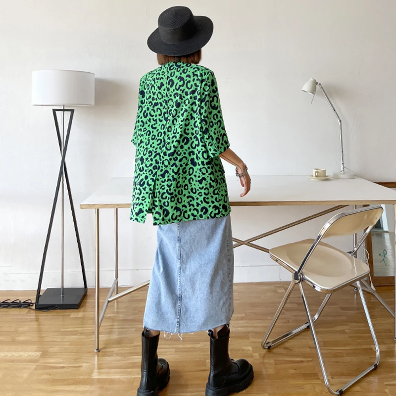 

[EAM] Women Green Leopard Printed Big Size Thin Blazer New Lapel Half Sleeve Loose Jacket Fashion Spring Summer 2021 1DD9987