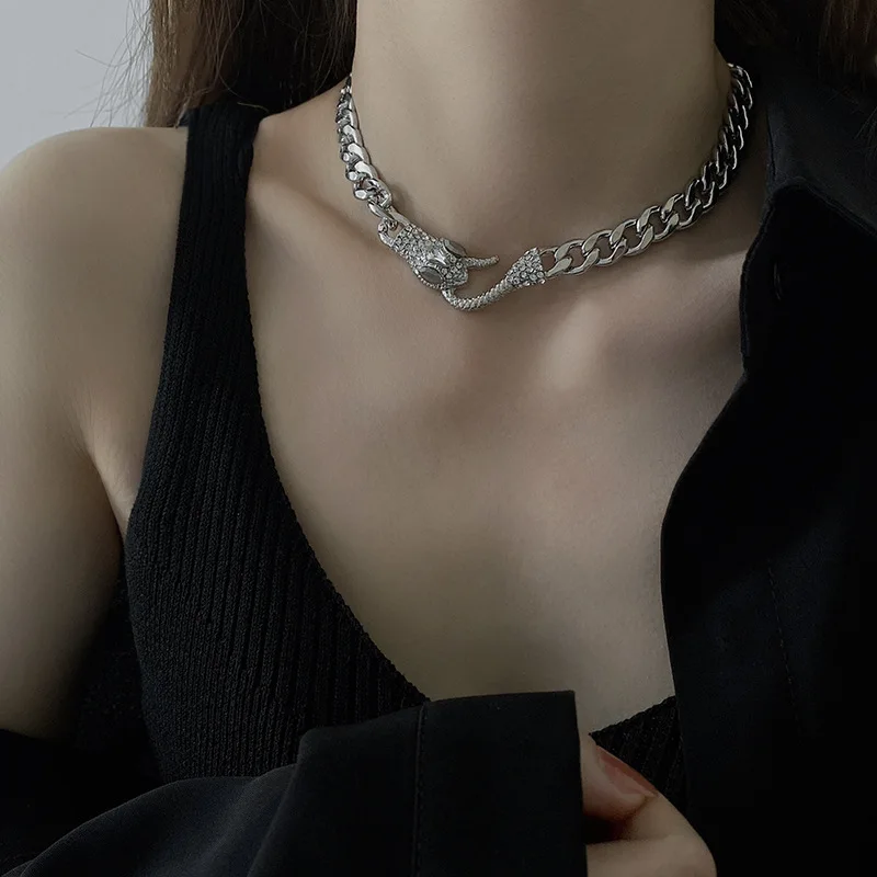 

New fashion personality exaggerated diamond serpentine necklace female temperament retro clavicle chain trend party jewelry