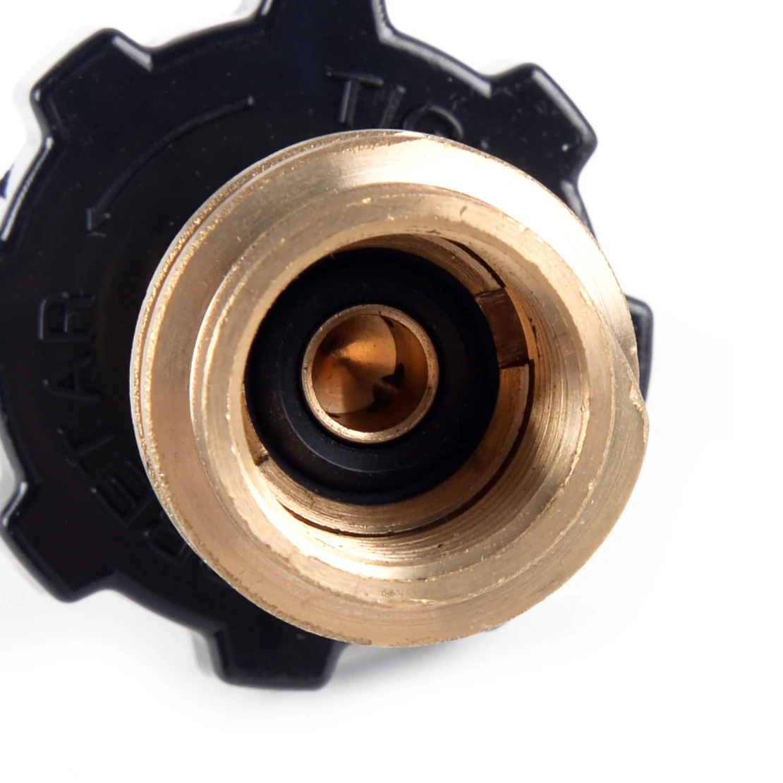 Новый адаптер для пропанового бака преобразует сервисный клапан подходящий POL в