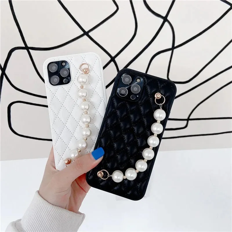 

Luxury Fashion Pearl Wrist Chain Hand Strap Grid Lambskin Leather Phone Case Cover For Iphone 12 11 Pro XS Max XR X 8 7 Plus SE