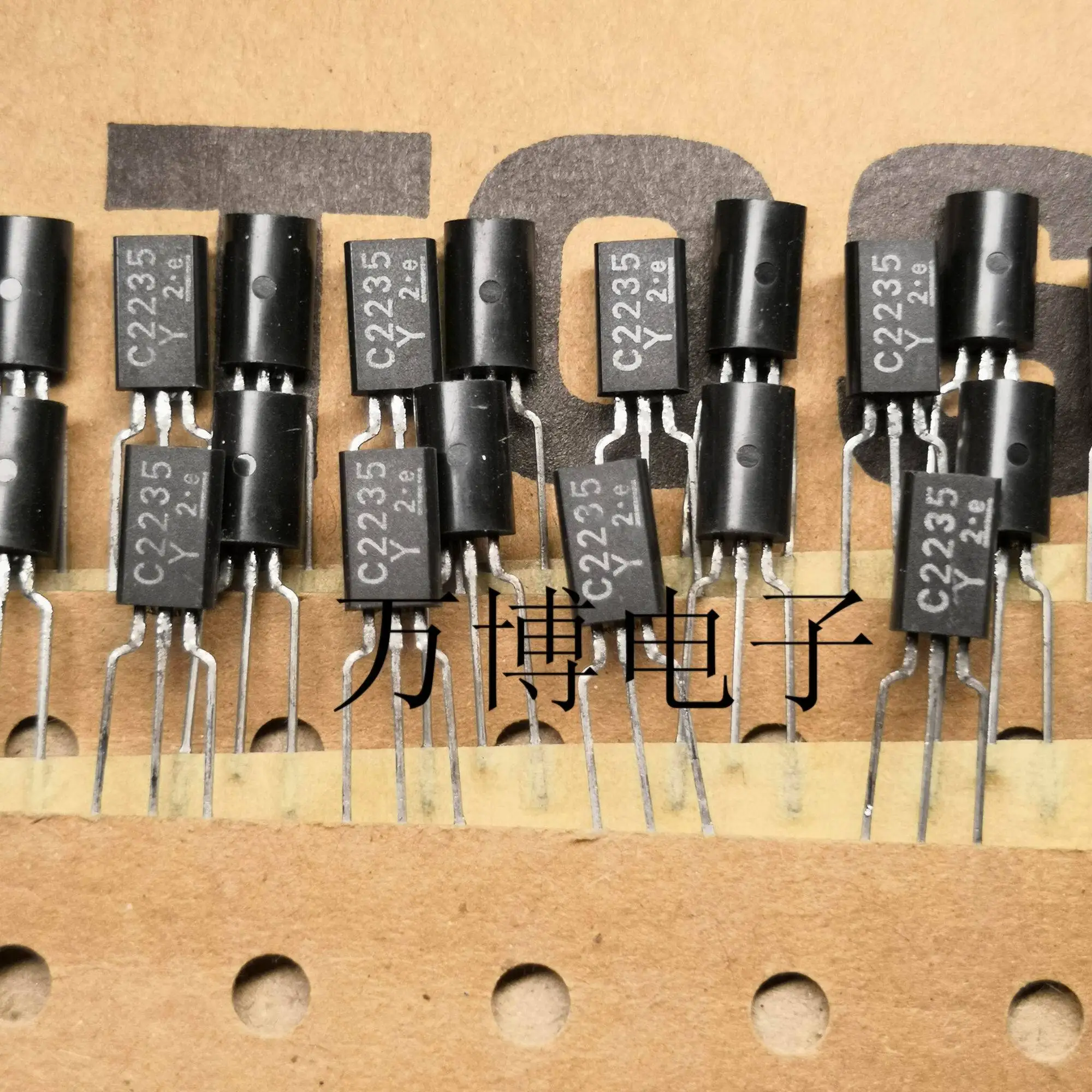 10pcs TOSHIBA 2SC2235-Y TO-92L Transistor C2235 Audio Power Amplifier C2235-Y 2SC2235 Y | Лампы и освещение