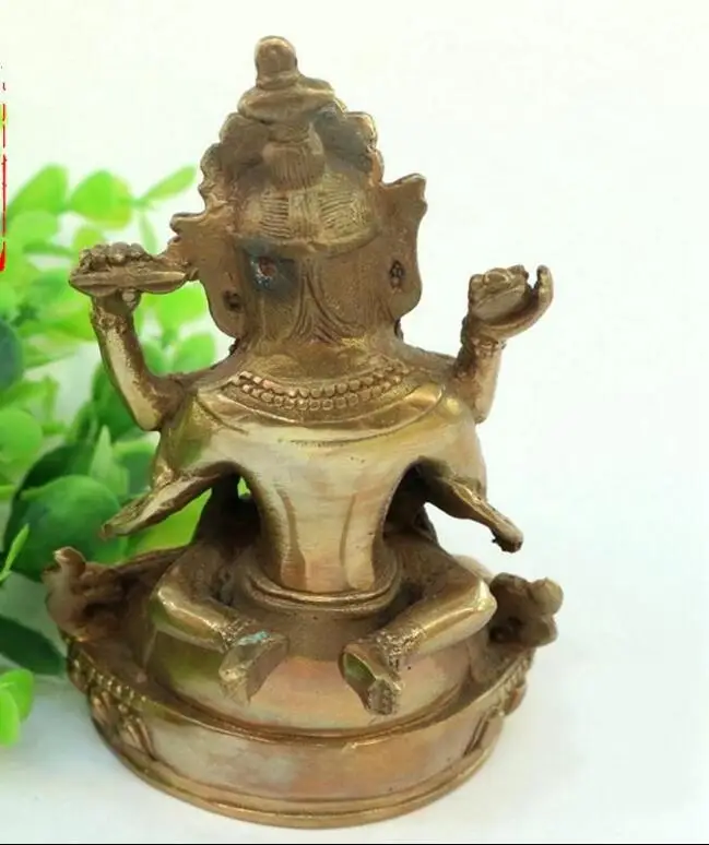 411 люди любят счастливую статую Будды с чистой тибетской буддийской тантрической