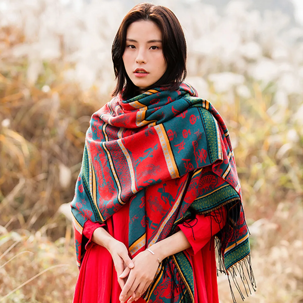 

Новинка осенне-зимняя теплая шаль в национальном стиле 140*140 см утолщенный большой праздничный дорожный большой шарф женский цветочный шарф