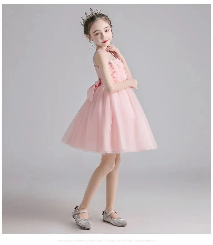 Детское платье с аппликацией в виде лепестков цветов из тюля | Новый год