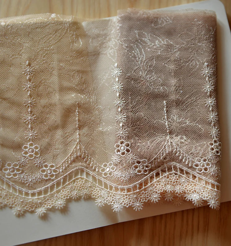 Кружевная ткань с цветочной вышивкой Ширина 17 см | Дом и сад