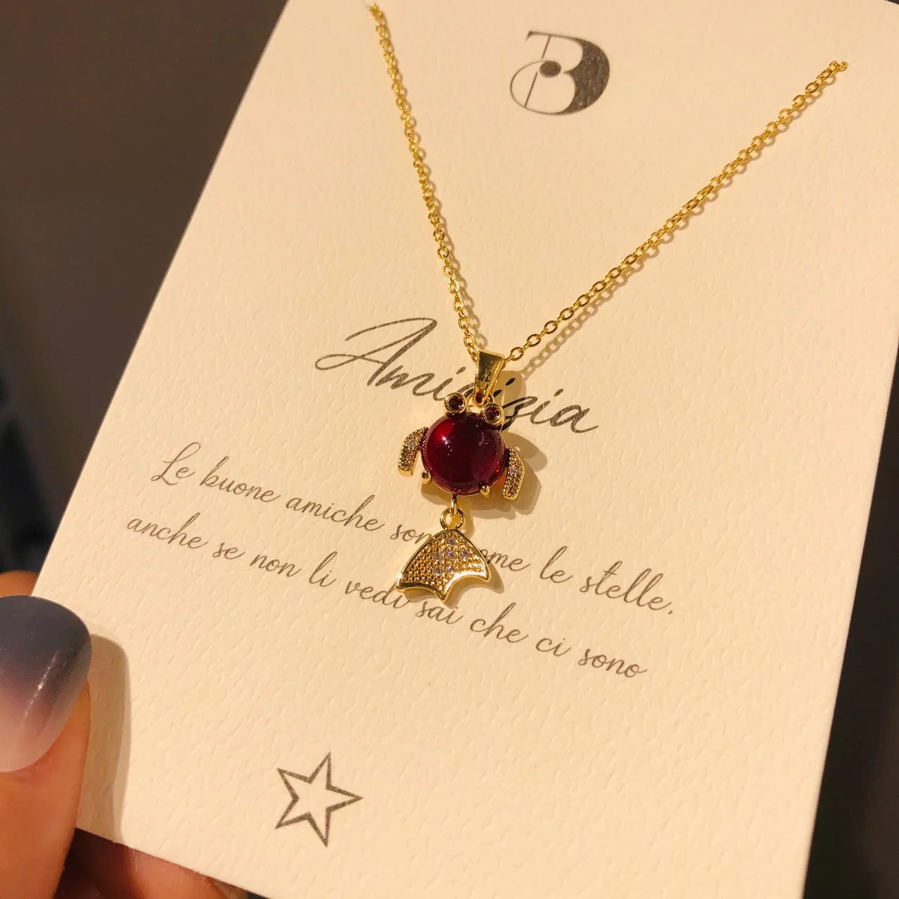 

Classic Little Goldfish Pendant Round Gem Necklace Charm Women's Party Necklace Collarbone Chain Dating Jewelry Accessories