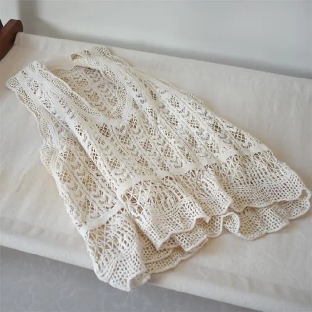 

Lace knitted small vest women's short V-neck hook flower hollow outer wear sun protection blouse loose sleeveless top