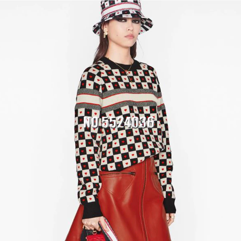 

Модный дизайнерский НОВЫЙ свободный шерстяной свитер в клетку, вязаный пуловер с красным сердцем и круглым вырезом, Повседневный свитер с д...
