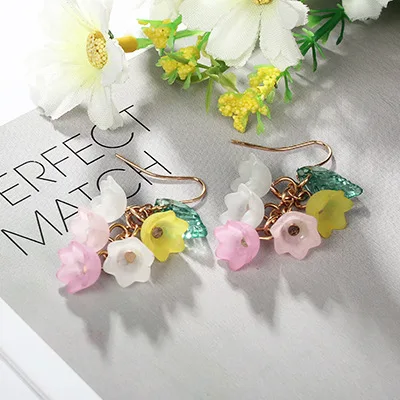 Астетика художественные серьги маленькие чистые и свежие милые цветы для