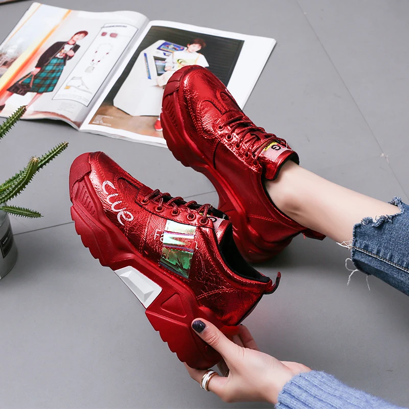 

2021 New Luxury Running Shoes Women Red Silver Sport Shoes for Womens Brand Designer Ladies Trainers Thick Bottom Jogging Shoe