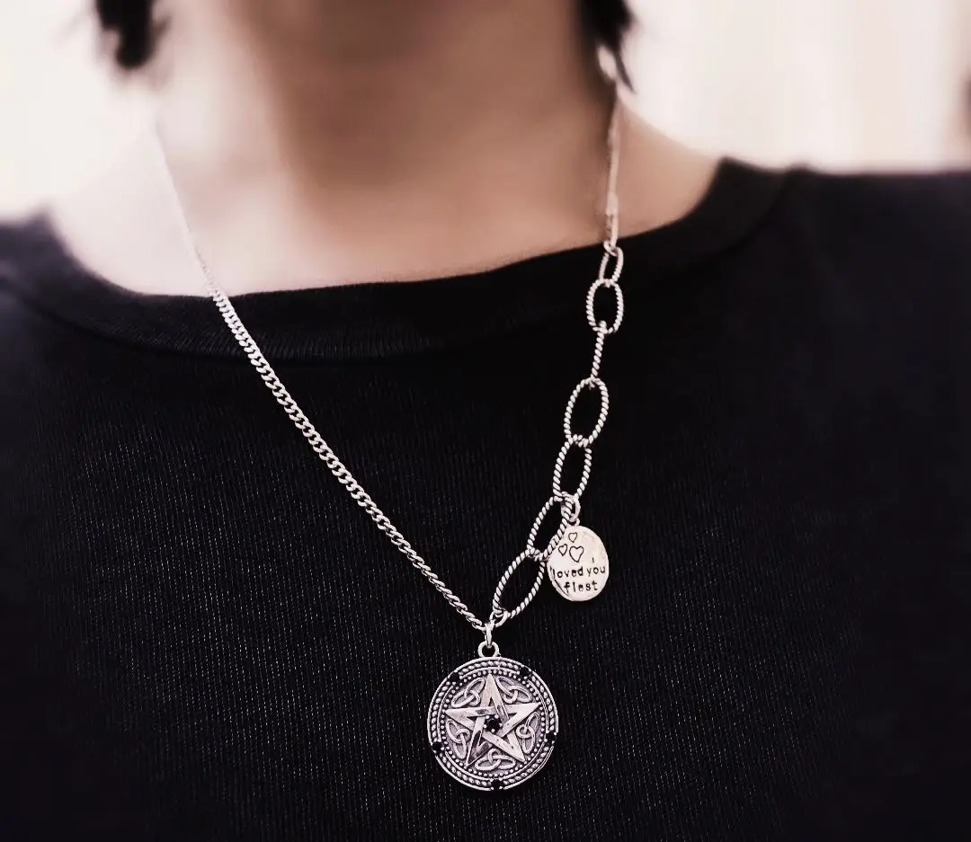 Цепочка до ключицы из серебра дисковое ожерелье пробы с черным бриллиантом |