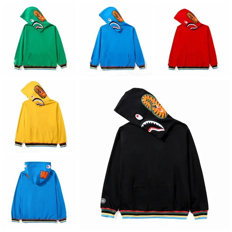 

Hoodies & Sweatshirts