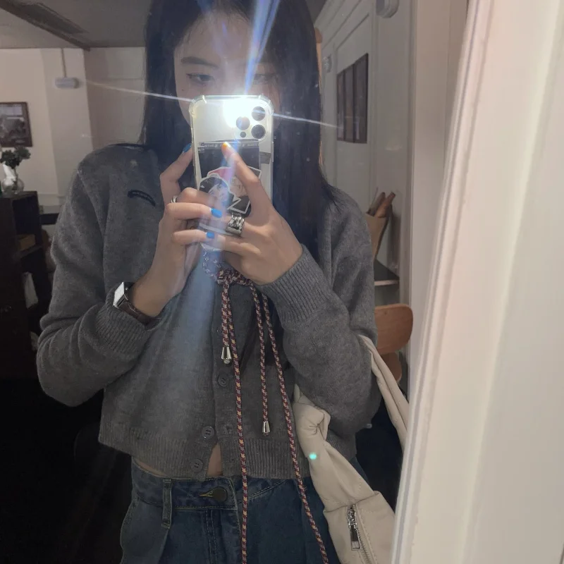 

Женский свитер с V-образным вырезом и пальто