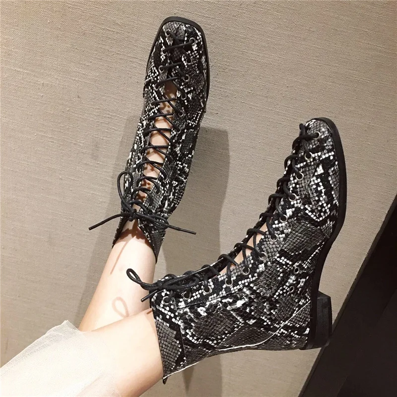 Женские ботинки из натуральной кожи красовки модные римские со змеиным принтом