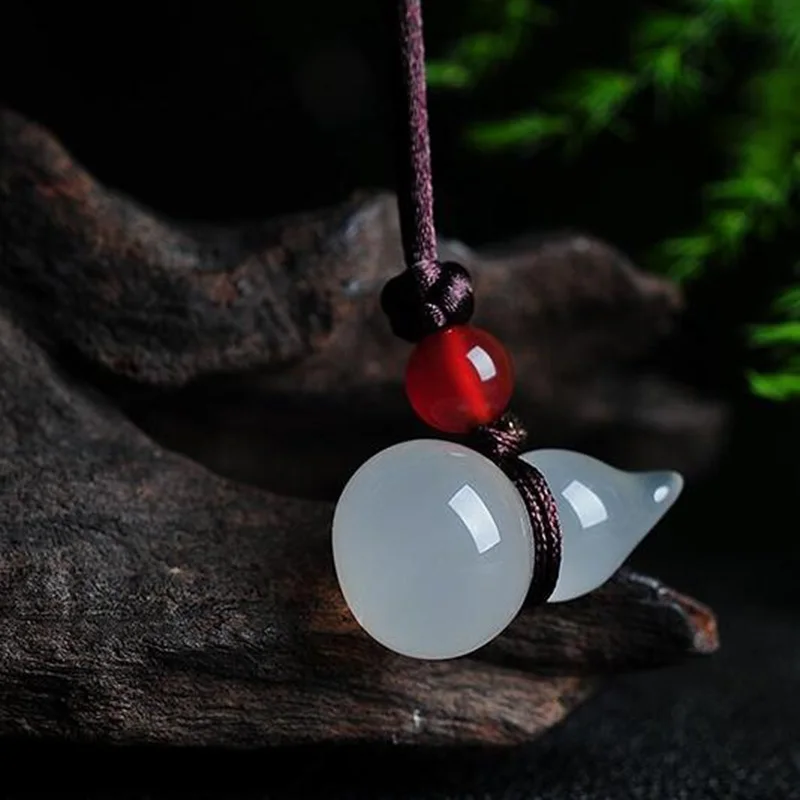 

natural Agate gourd necklace pendant jade necklace pendant white chalcedony necklace pendant Men and women pendant