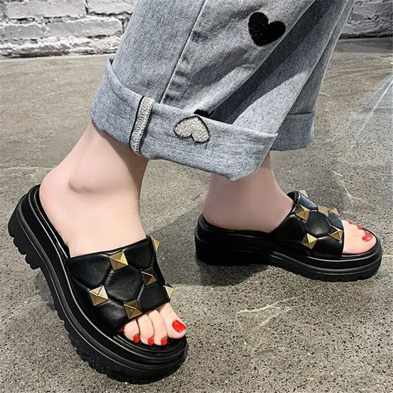 

Rivet thick-soled womens slippers 2021 summer new breathable women sandals fashion platform slides women's shoes casual slipper