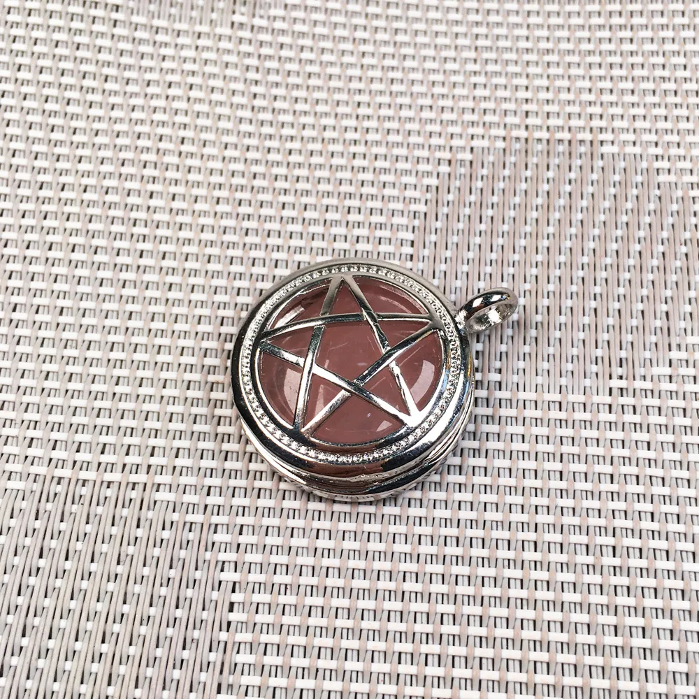 Полый кулон из натуральных камней пятиугольная клетка сплава с камнем Подвески