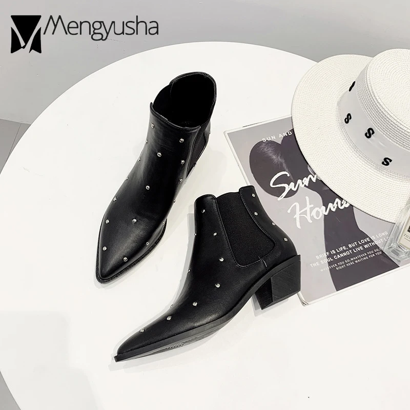 Женские ботинки челси с заклепками кожаные байкерские на массивном каблуке