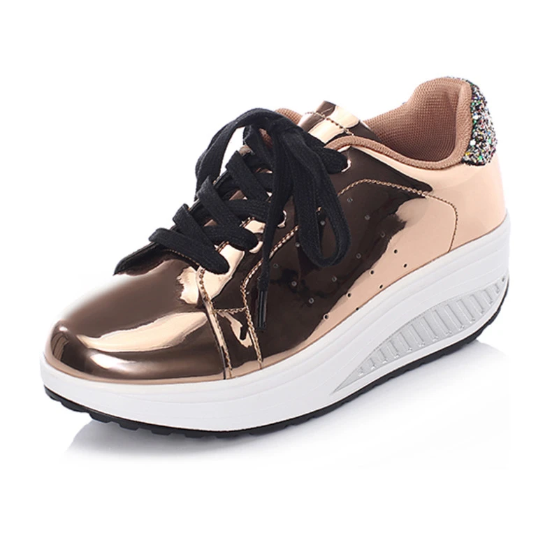 Женские кроссовки для фитнеса на толстой подошве модные золотистые с гладкой