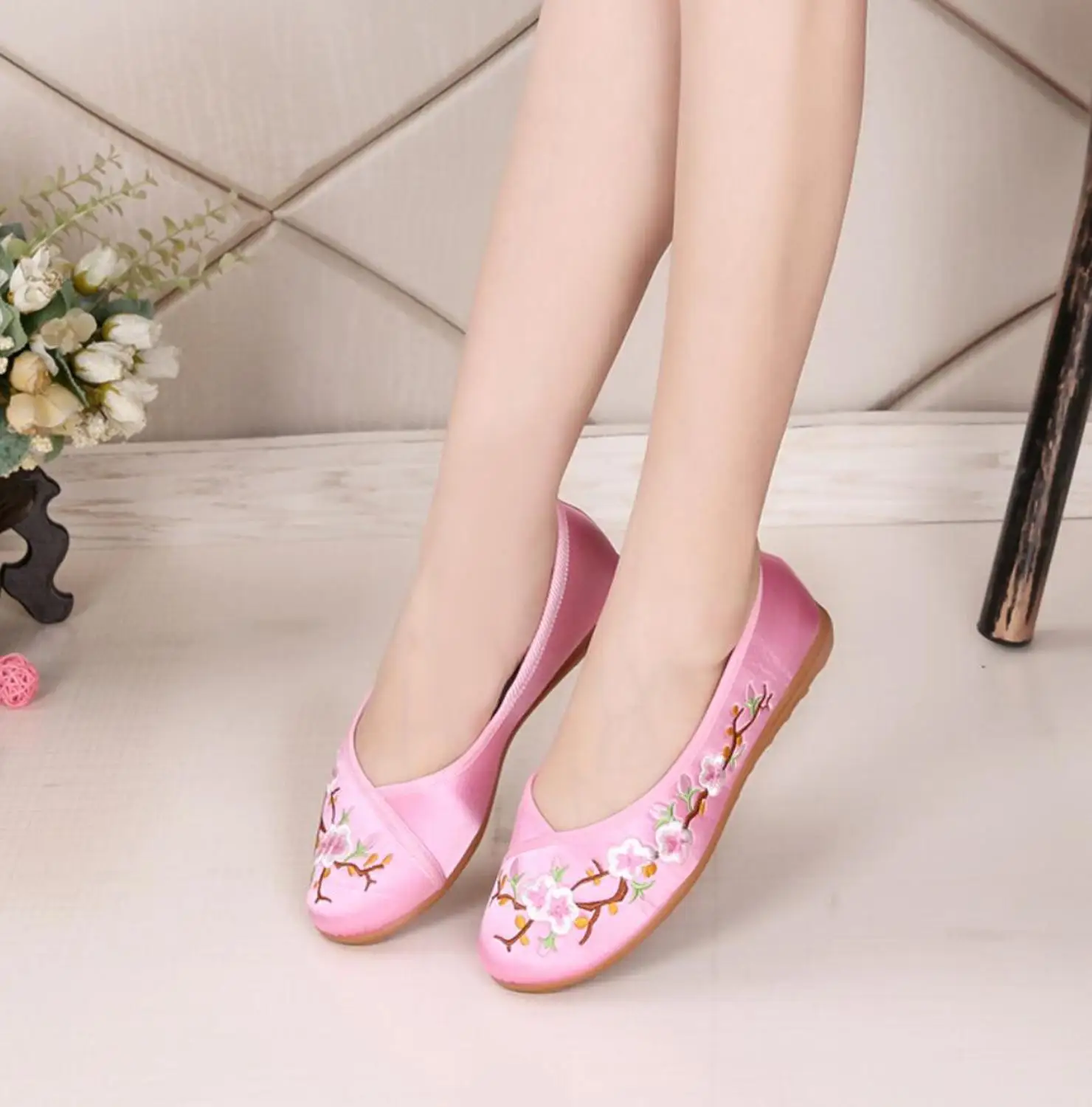 Женские балетки с вышивкой туфли на плоской подошве без застежки мягкая подошва