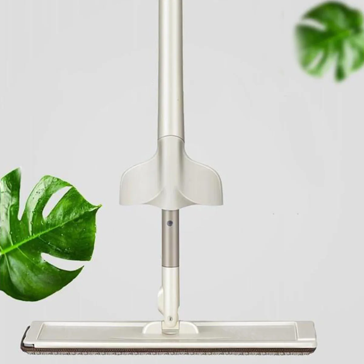 

Self Wringing Microfiber Mop Flat Floor Mop Kit Reusable Pads, Spin Dry And Wet Cleaning Mop