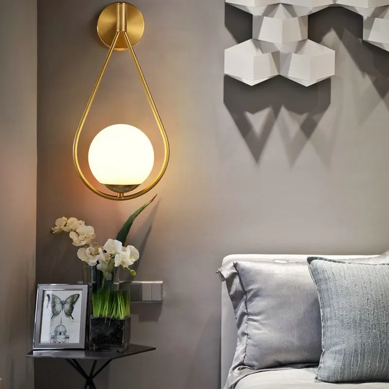 Светодиодные настенные лампы из белого стекла для гостиной золотистые черные