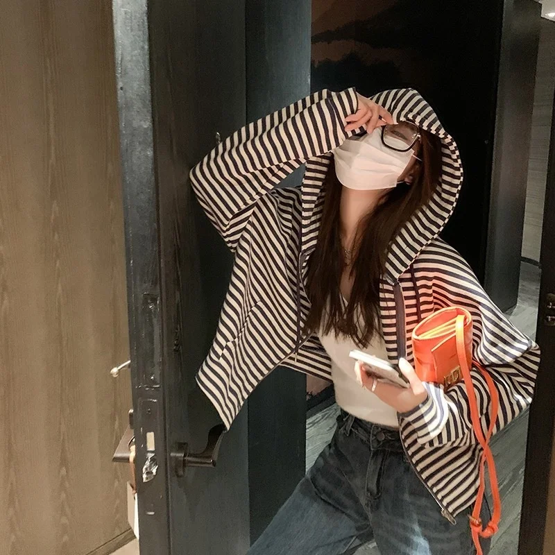 

Women's Korean-Style Striped Hooded Zipper Sweatshirt Coat Loose