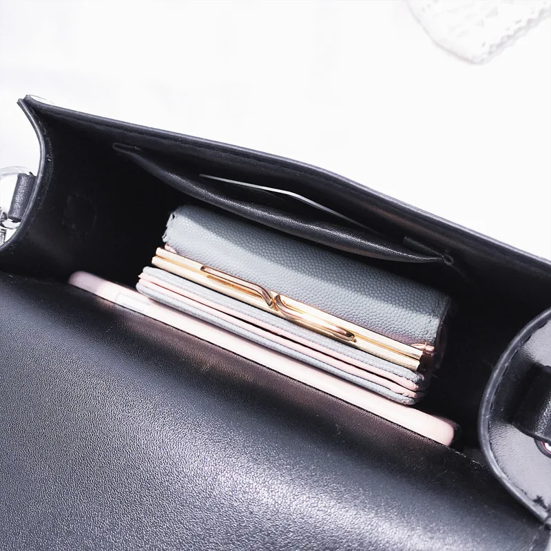 

Fashion Small Flap Designer Wide Belts Women Shoulder Bags Luxury Pu Leather Crossbody Messenger Bag Chic Female Purses 2021 Sac