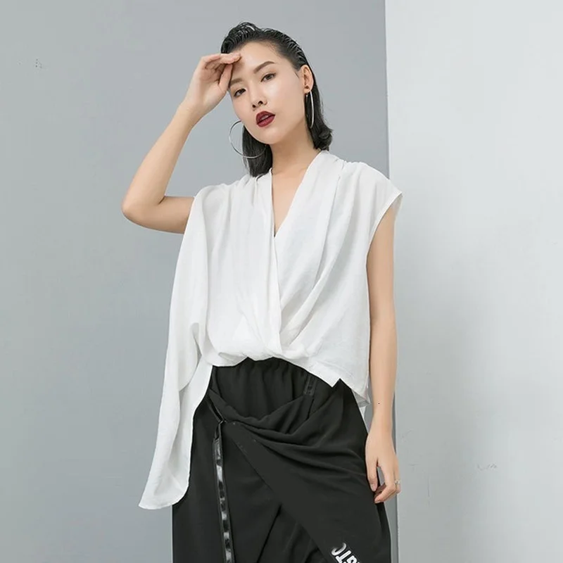 

[EAM] Women White Irregular Split Big Size Blouse New V-collar Sleeveless Loose Fit Shirt Fashion Tide Spring Summer 2021 JT160