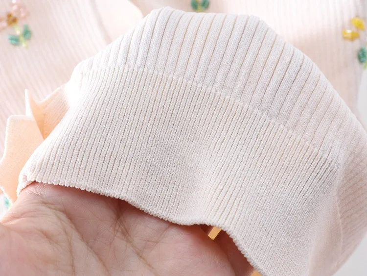 

2021 Women Summer T-Shirts V-Neck Tees Knit Crop Tees Sheath Skinny T Shirts Floral Beading Puff Sleeve Casual Fashion Korean