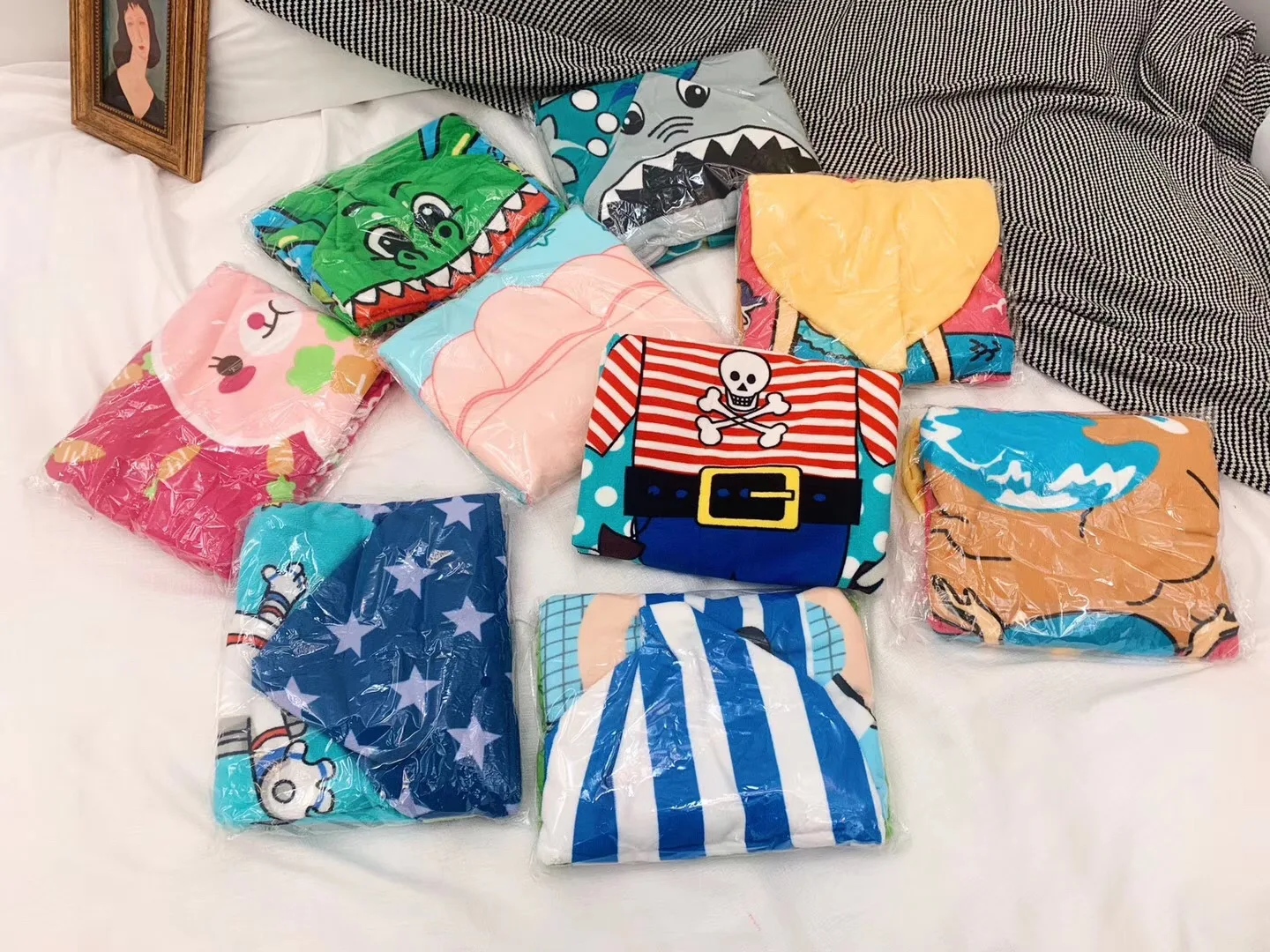 

2-6 year Baby Robe bath Cartoon Hoodies Girl Boys Sleepwear toddler Bath Towels Kids Soft Bathrobe Pajamas Children's Clothing