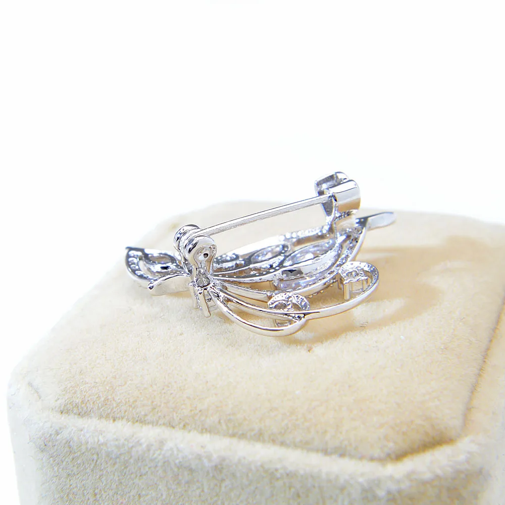 

CINDY XIANG Zircon Butterfly Brooches for Women Collar Pin Summer Brooch Copper Material Shining Jewelry