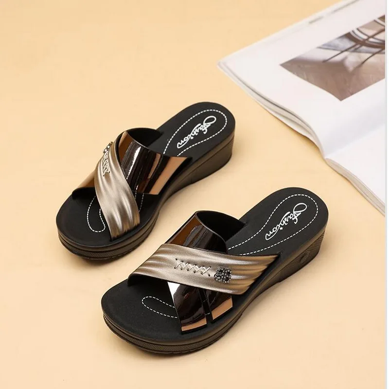 Women's Slippers Sandals 2020 New Women Slipper Summer Outdoor Flat Slipper Woman Slippers Sandals Fashion Shoes