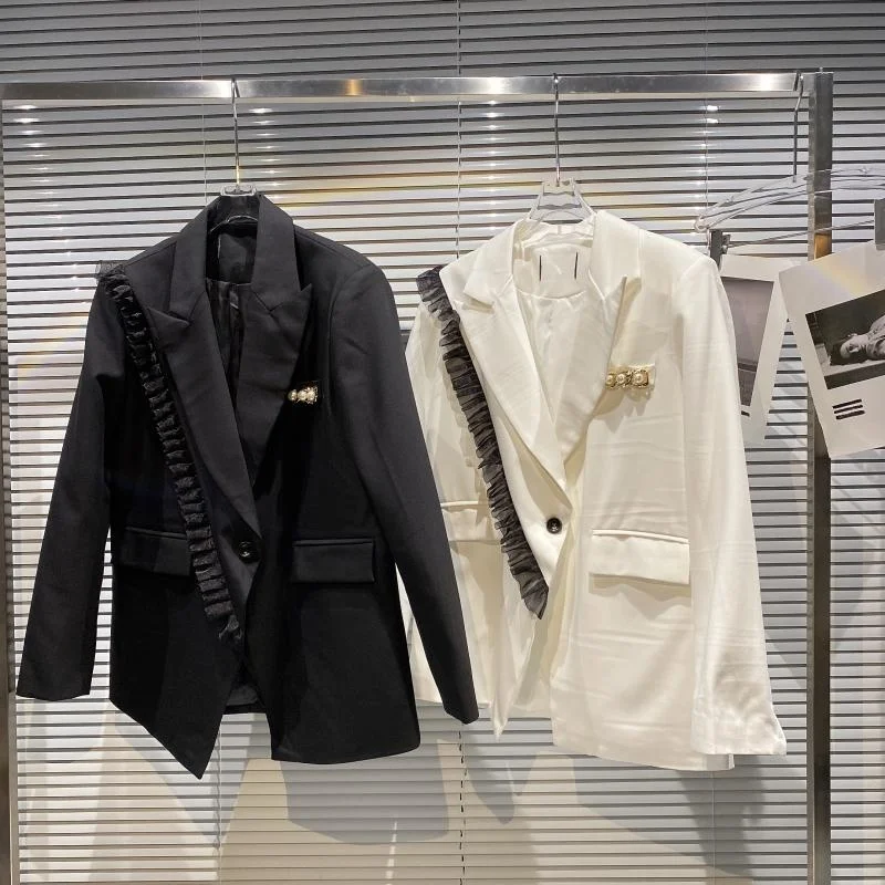 

2021 Autumn Black Wrinkled Pocket Pearl Chain Decorative Oversized Blazer Jacket Women High Street Suit New Style Coat Coats