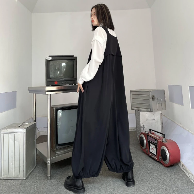

[EAM] Loose Fit Women Black Pocket Wide Leg Jumpsuit New High Waist Pocket Stitch Pants Fashion Tide Spring Autumn 2021 1DD6147