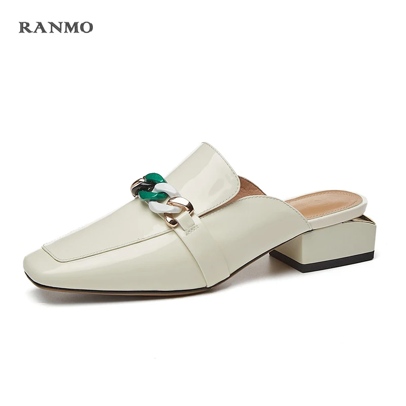 

2021 Ins, Лидер продаж, женская черная обувь с металлическими украшениями; Обувь на толстом каблуке женские босоножки с открытой пяткой; Натура...