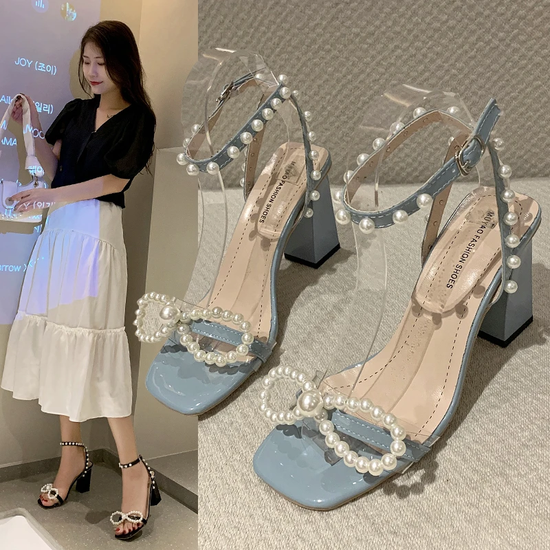 

Женские босоножки на высоком каблуке с открытым носком и жемчугом