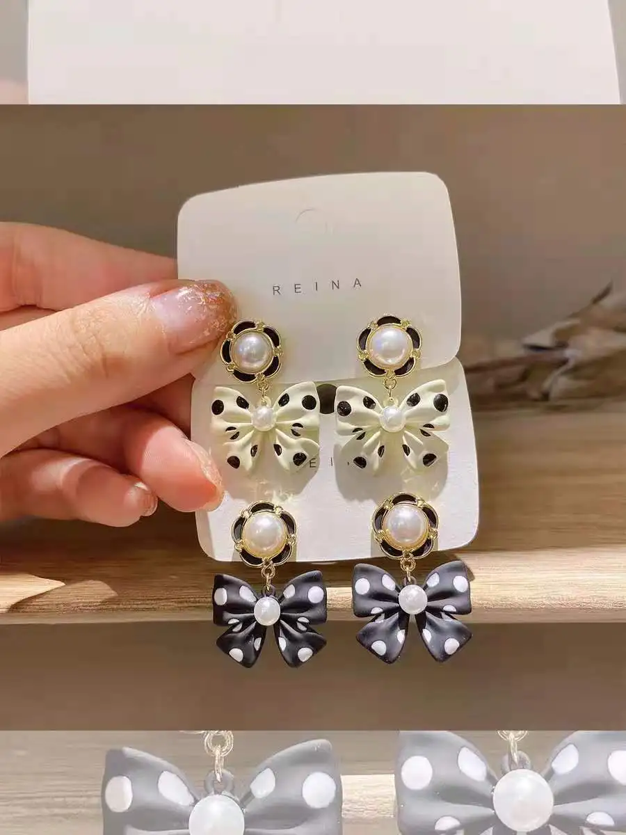 

Retro Fashion Earrings New Trend Autumn And Winter Women's Bow Earrings Simple Temperament Earrings Trend