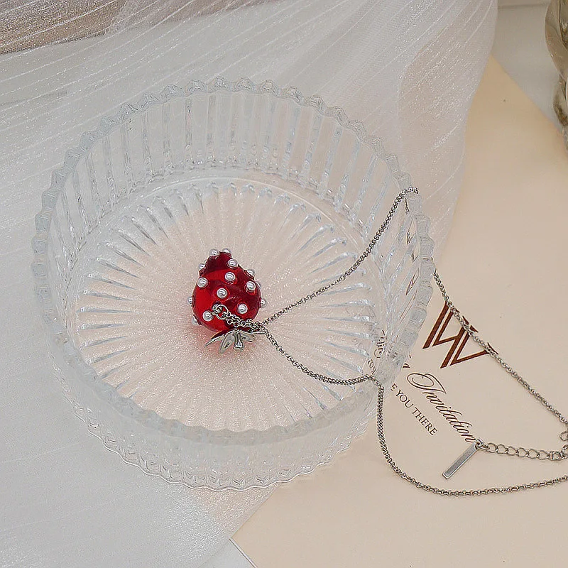 

Wonderful Red Color Clear Resin Faux Pearl Strawberry Pendant Necklace for Women Girls Silver Colour Thin Chain Necklace Jewelry