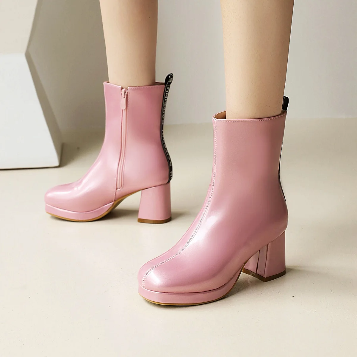 Женские ботильоны большого размера из лакированной кожи однотонные розовые