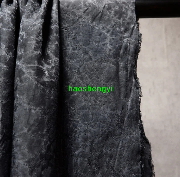 Ткань для одежды жаккардовая с эффектом грязной стирки темным узором рисовая