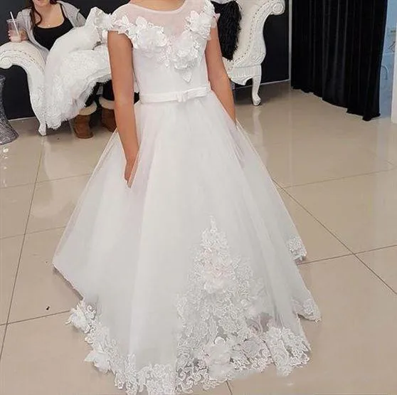 

Stunning Ivory White Flower Girls Dresses Appliques Lace Princess First Communion Dresses Birthday Party Gown