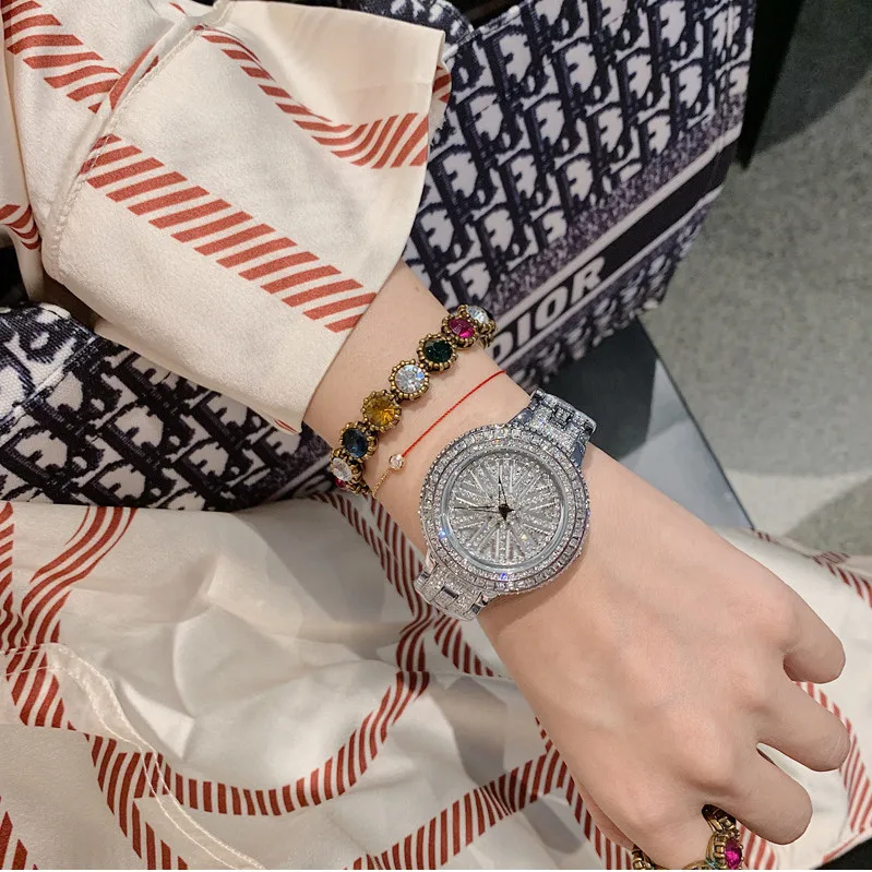 Женские наручные часы с большим циферблатом вращающиеся стразы большие