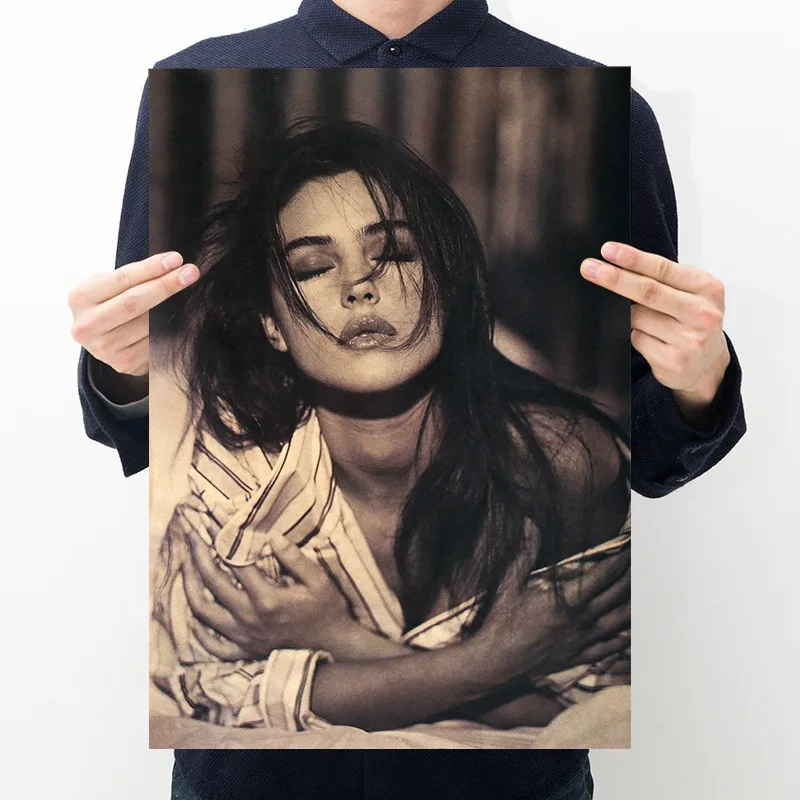 

Actor Model Monica Bellucci Kraft Poster Wall Stickers Home Decoration Painting Room Picture Painting 50.5x35cm