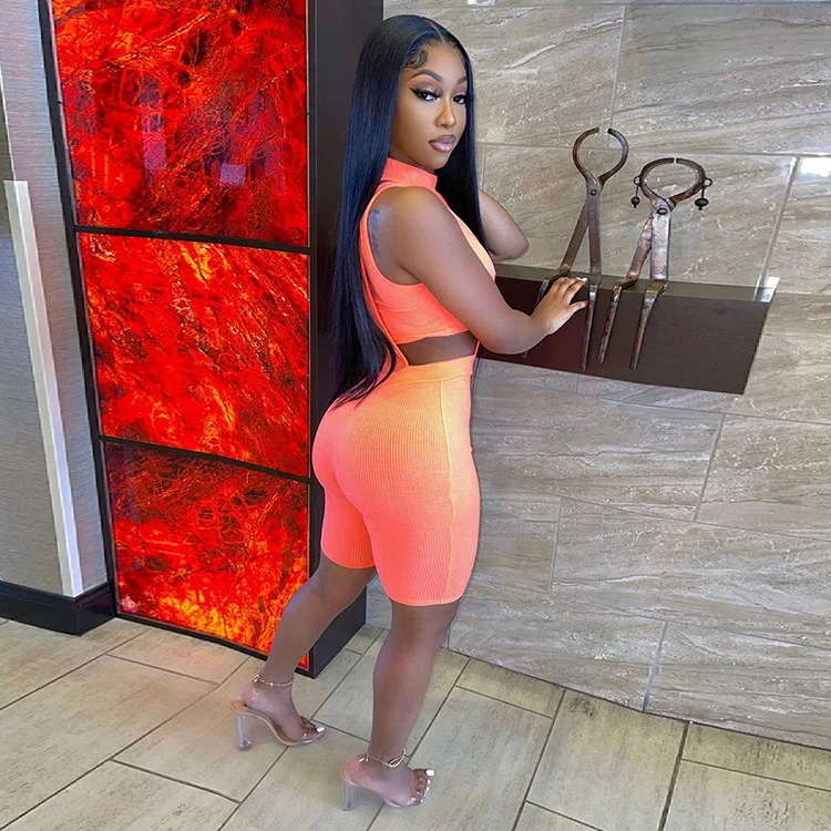 Костюм из 2 предметов в европейском стиле с красивыми шортами и коротким рукавом